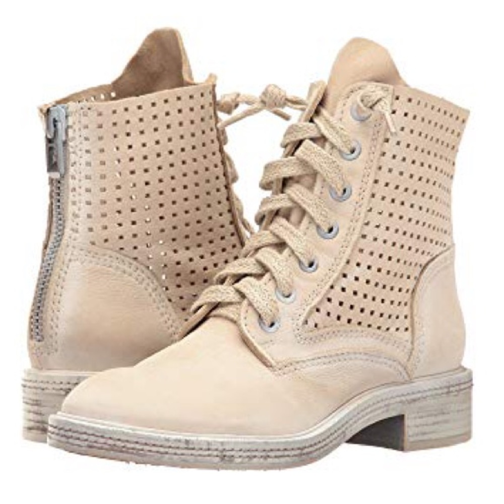 NWOT Dolce Vita Aldis Booties